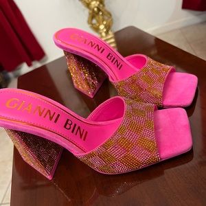 New pink Gianni Bini Checkered Rhinestone Square Toe Dress Sandals